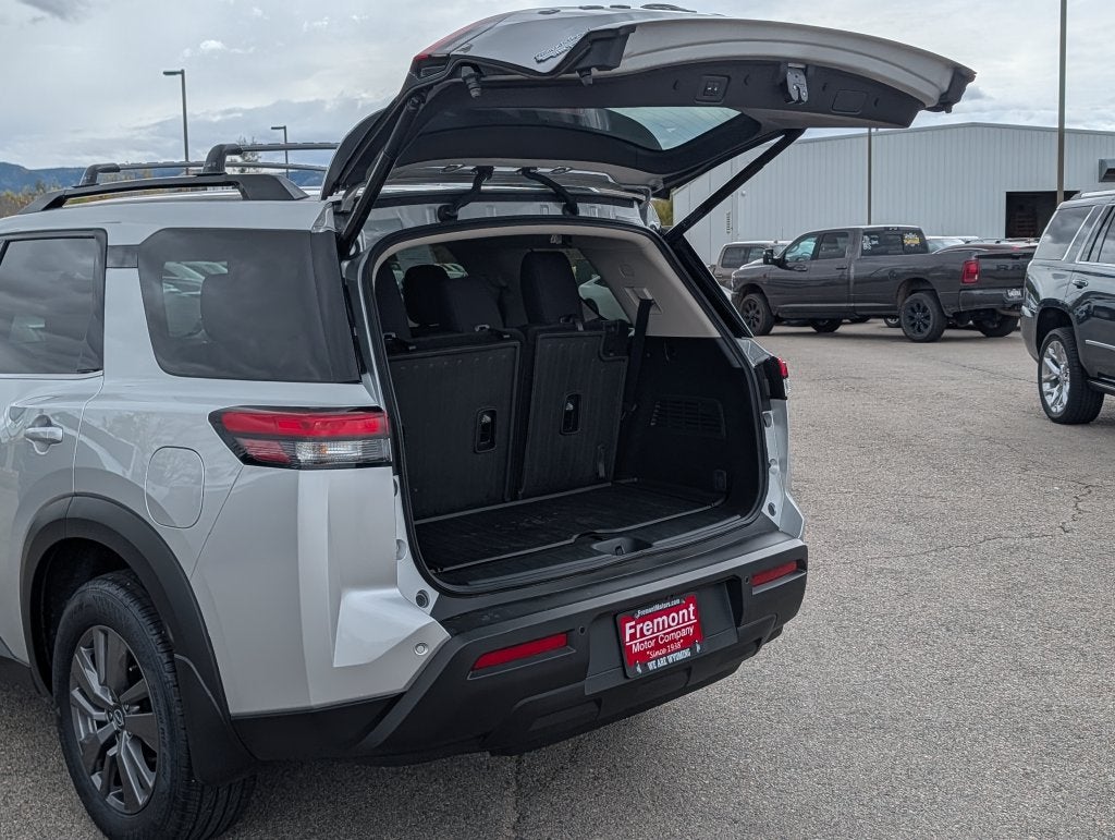 2025 Nissan Pathfinder SV 4WD