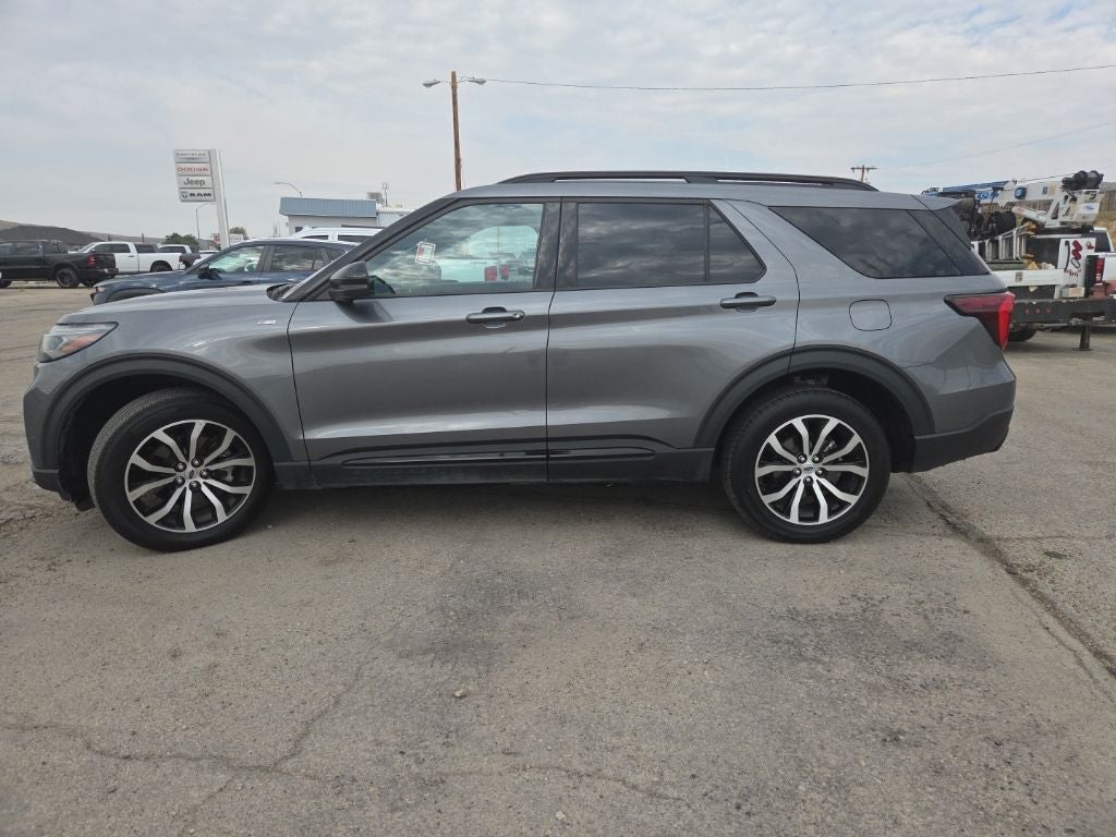 2025 Ford Explorer ST-Line 4WD