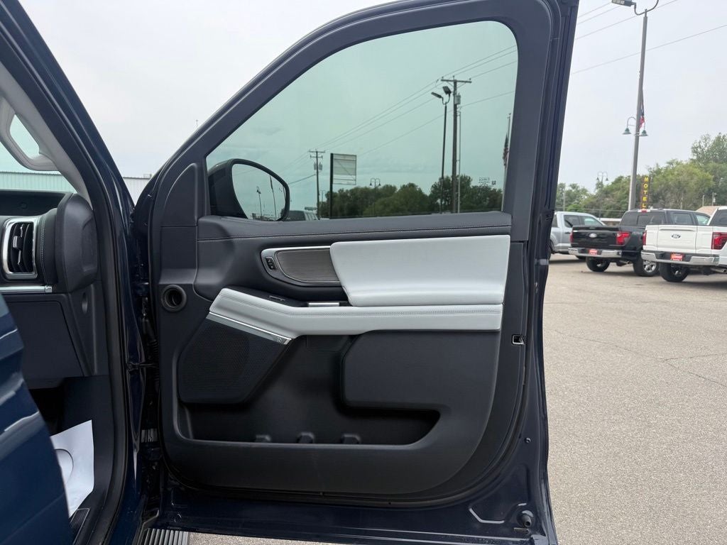 2027 Ford Expedition Max Platinum 30th Anniversary Pkg