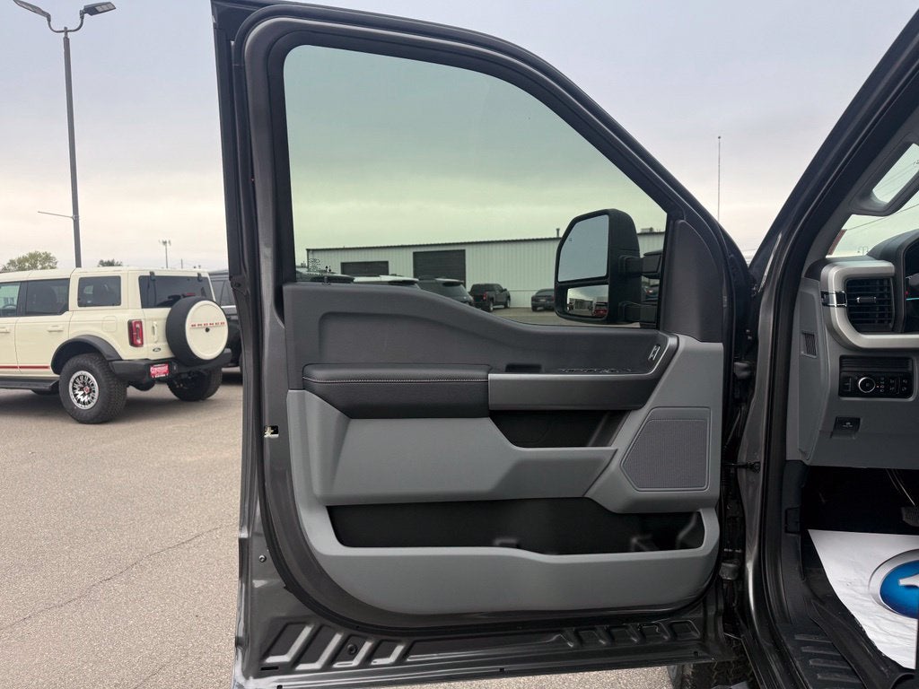 2027 Ford F-350SD XLT