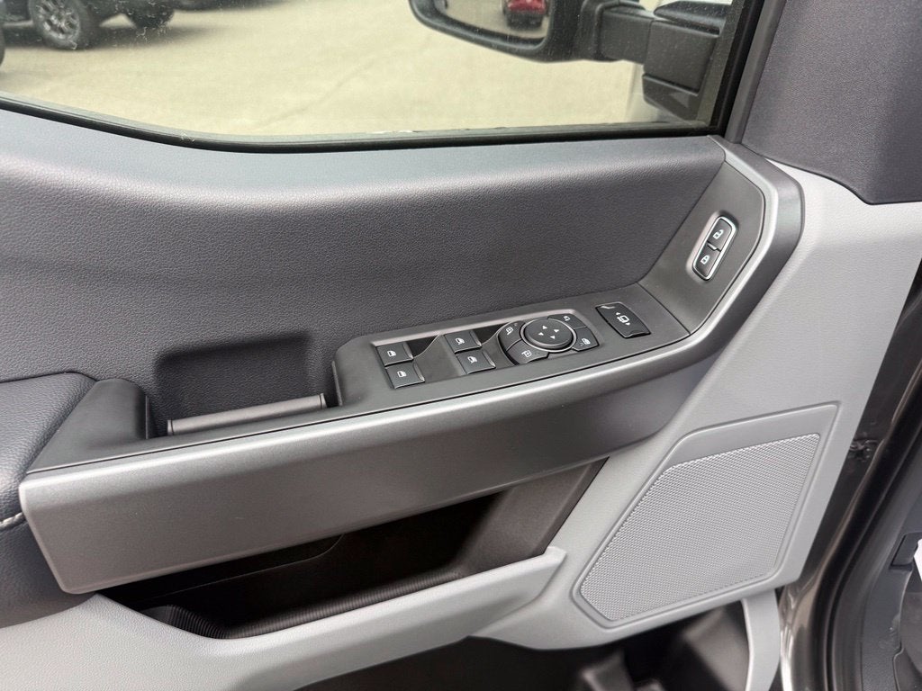 2027 Ford F-350SD XLT