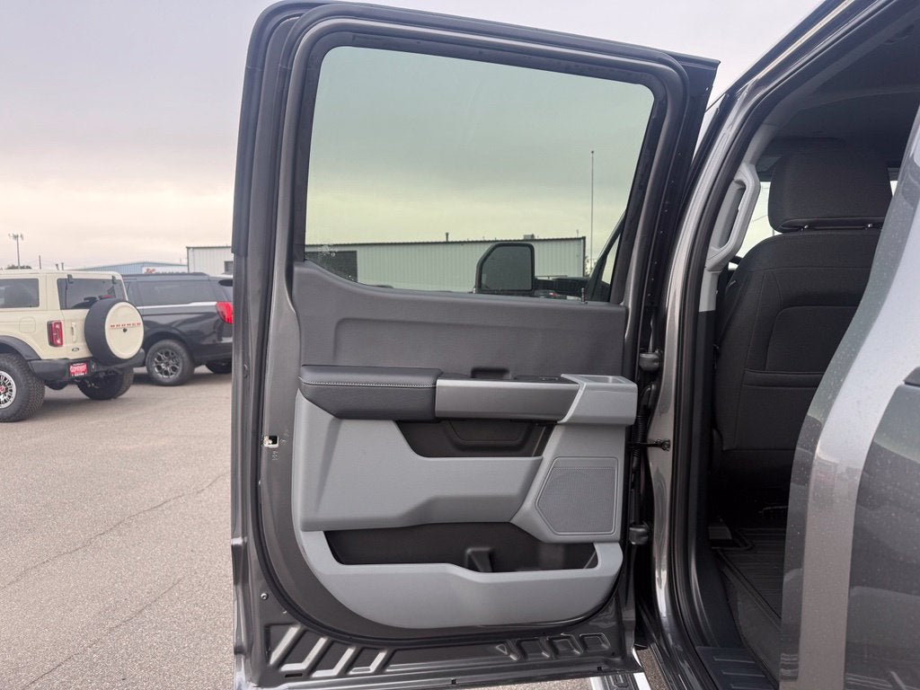 2027 Ford F-350SD XLT