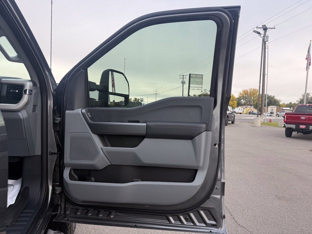 2027 Ford F-350SD XLT