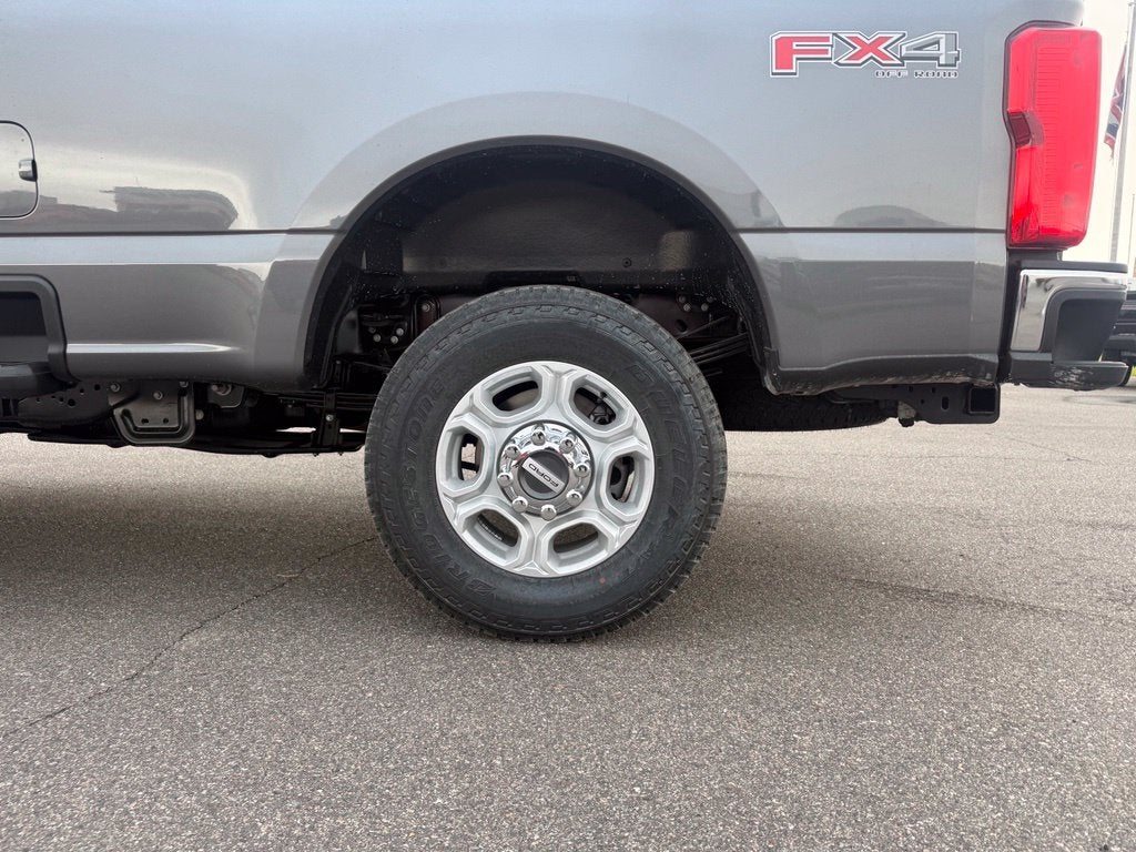 2027 Ford F-350SD XLT