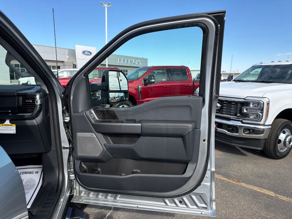 2027 Ford F-350SD Lariat