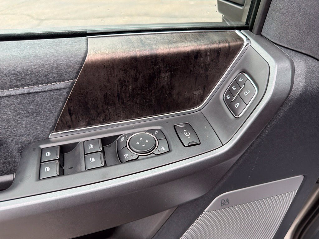 2027 Ford F-350SD Lariat Black Appearance Pkg.