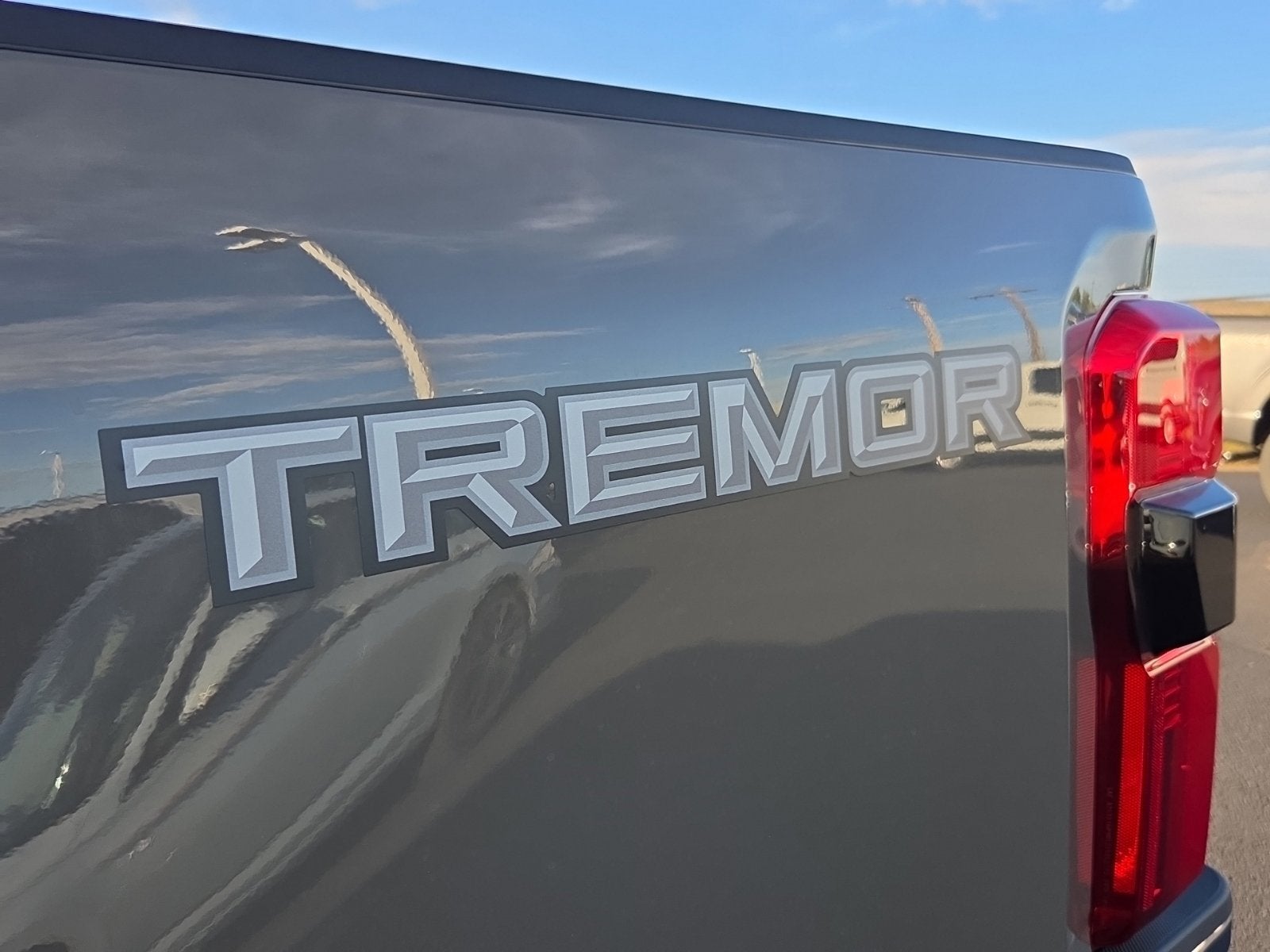 2027 Ford F-350SD Lariat Tremor