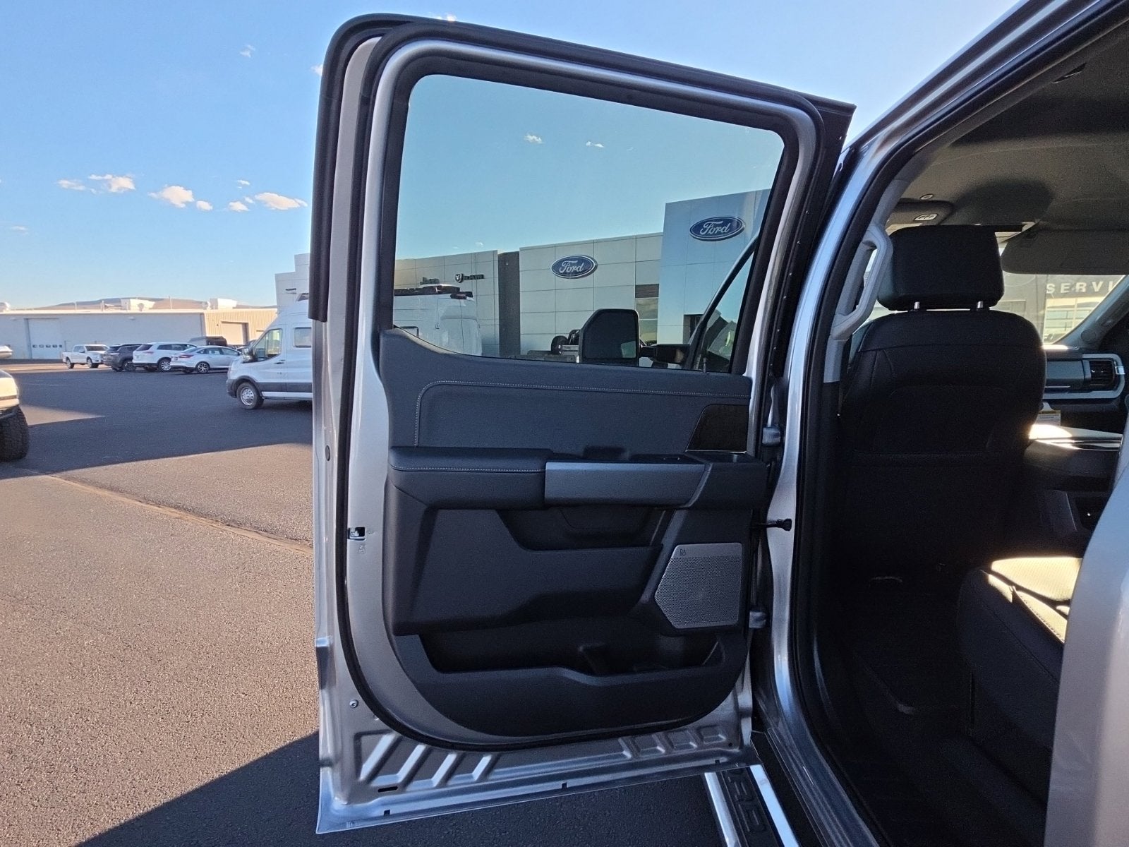 2027 Ford F-350SD Lariat