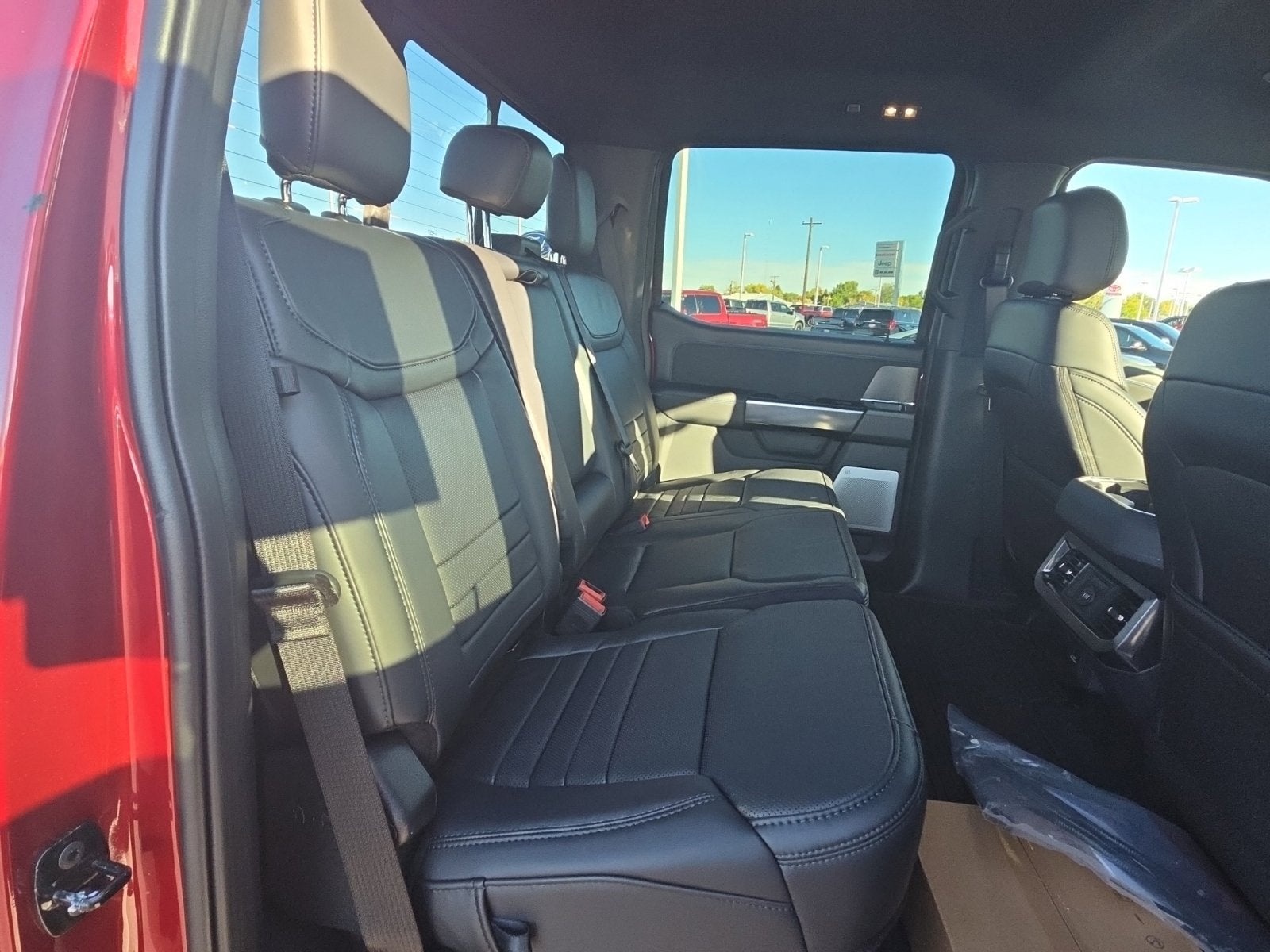 2027 Ford F-350SD Platinum