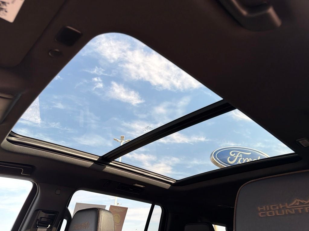2024 Chevrolet Suburban High Country - Photo 20