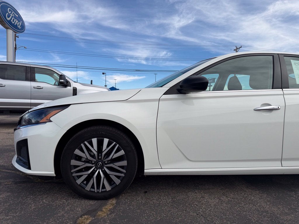 2025 Nissan Altima SV - Photo 14
