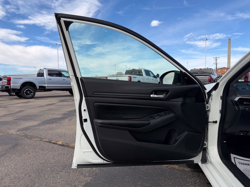2025 Nissan Altima SV - Photo 16