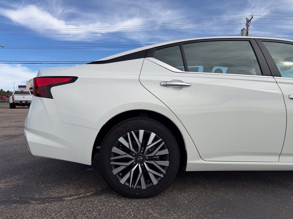2025 Nissan Altima SV - Photo 6