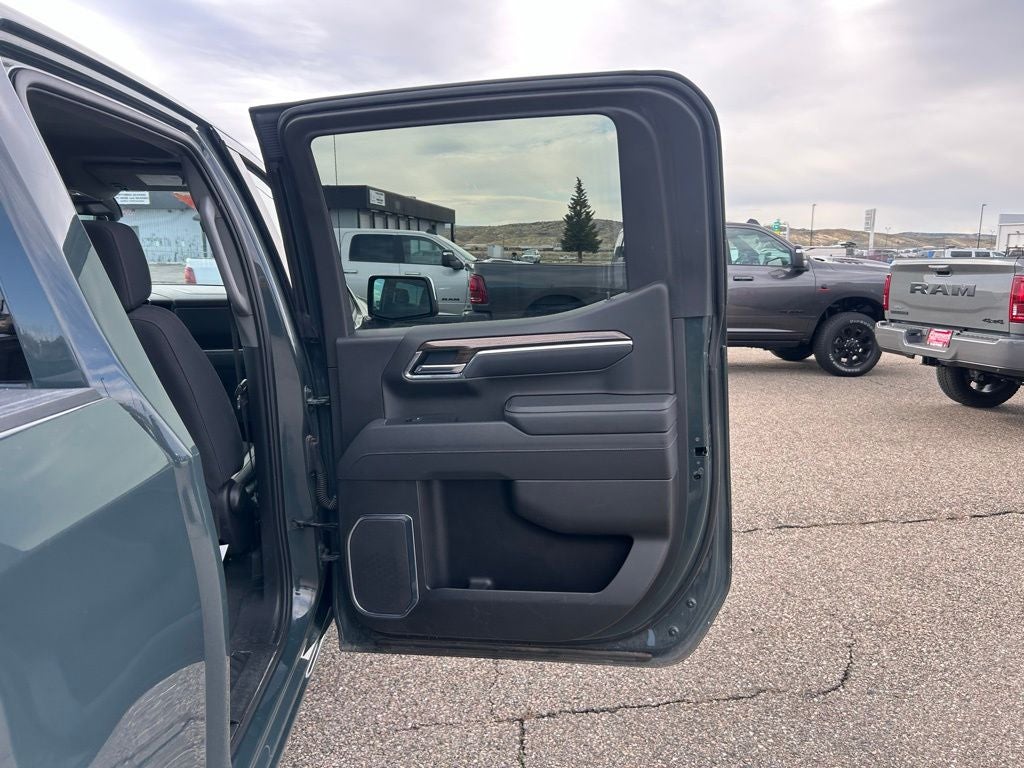 2025 Chevrolet Silverado 1500 LT - Photo 33