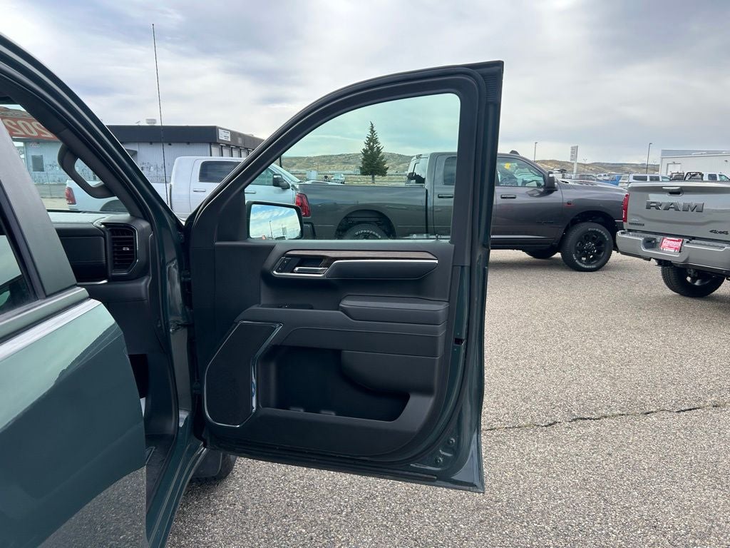 2025 Chevrolet Silverado 1500 LT - Photo 36